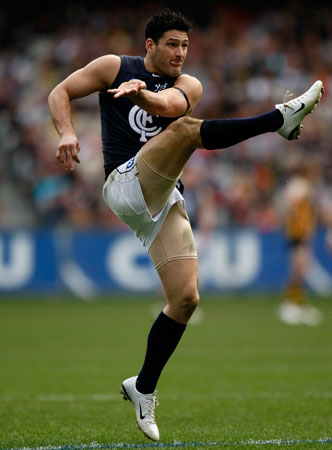 Fevola kicking goal