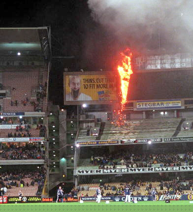 MCG Scoreboard On Fire   Rd. 22, 1999