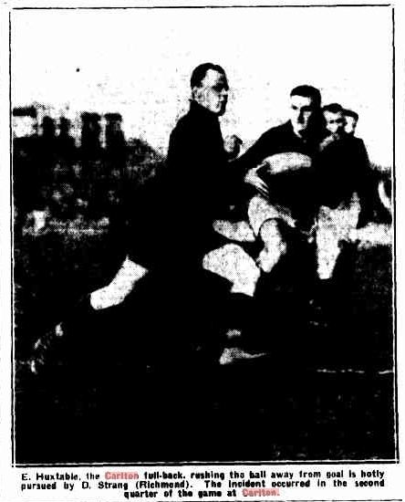 1932 Rd 14 - Eric Huxtable clears the ball from defence.